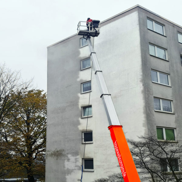 Fassadenreinigung in Düsseldorf: Kosten, Haltbarkeit und wann sich eine Reinigung wirklich lohnt